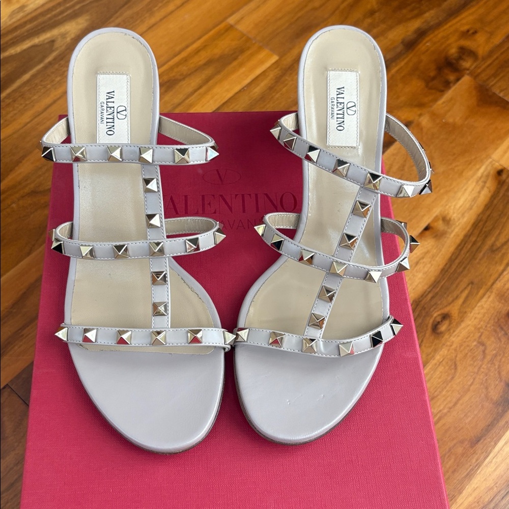 Valentino Garavani Rockstud Cage sandals, NEW - Picture 1 of 15